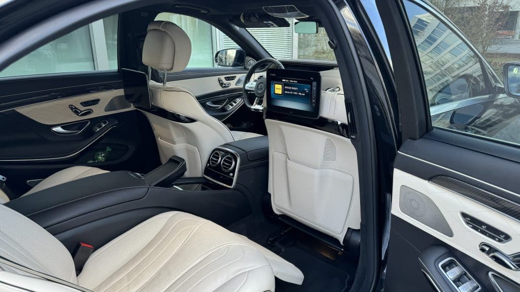 Swiss private driver at disposal service by Swiss Top Transfer Swiss private driver at disposal service by Swiss Top Transfer